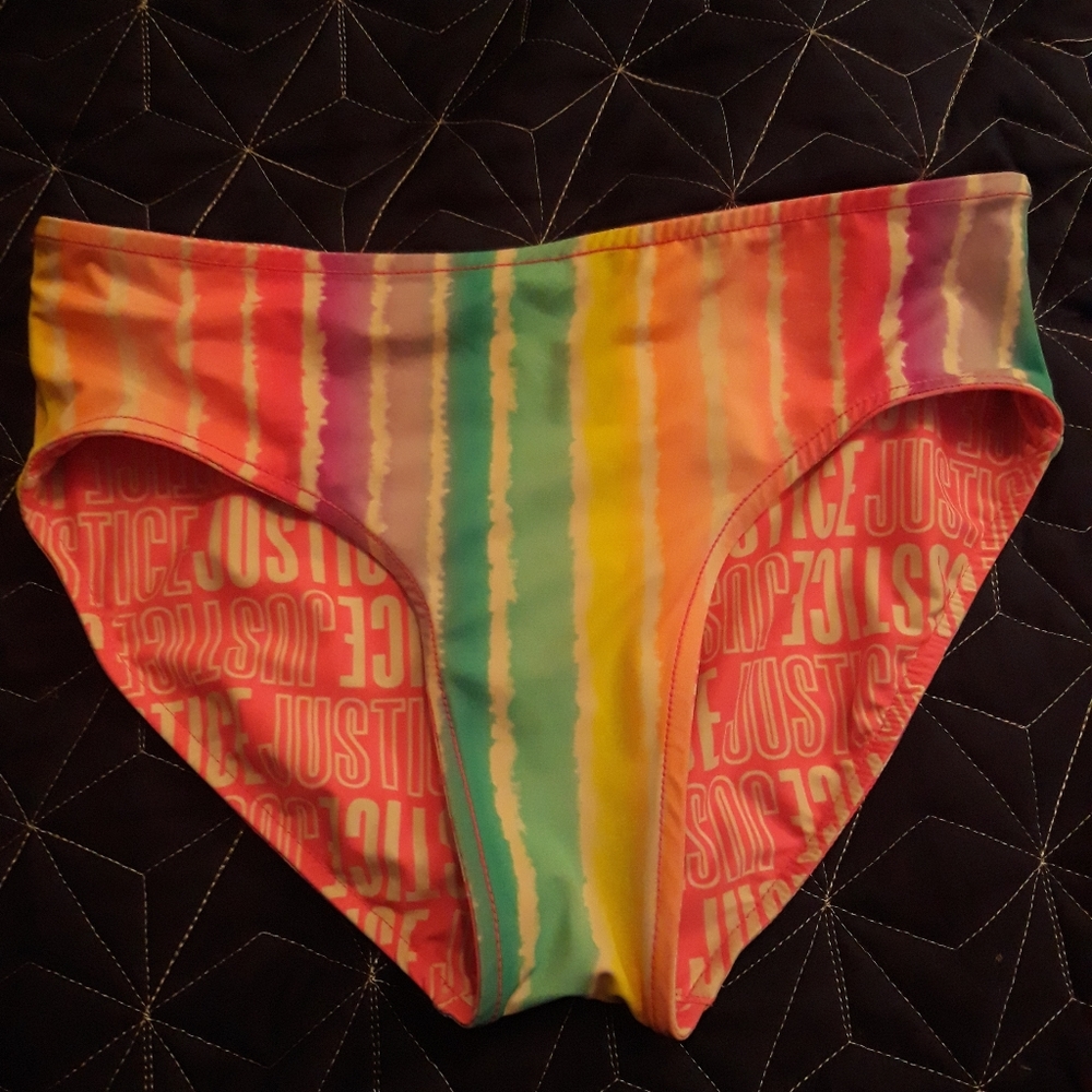 Reversible swim bottoms